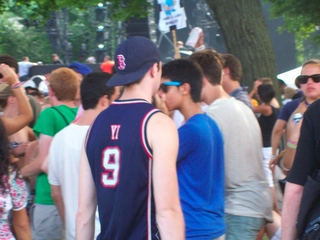 Illustration for article titled Look At These Fucking Hoopsters At Lollapalooza